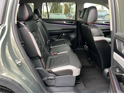 Used 2024 Volkswagen Atlas Peak Edition SE AWD/4WD image 26