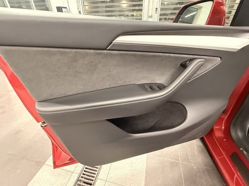 Used 2023 Tesla Model Y Long Range image 34