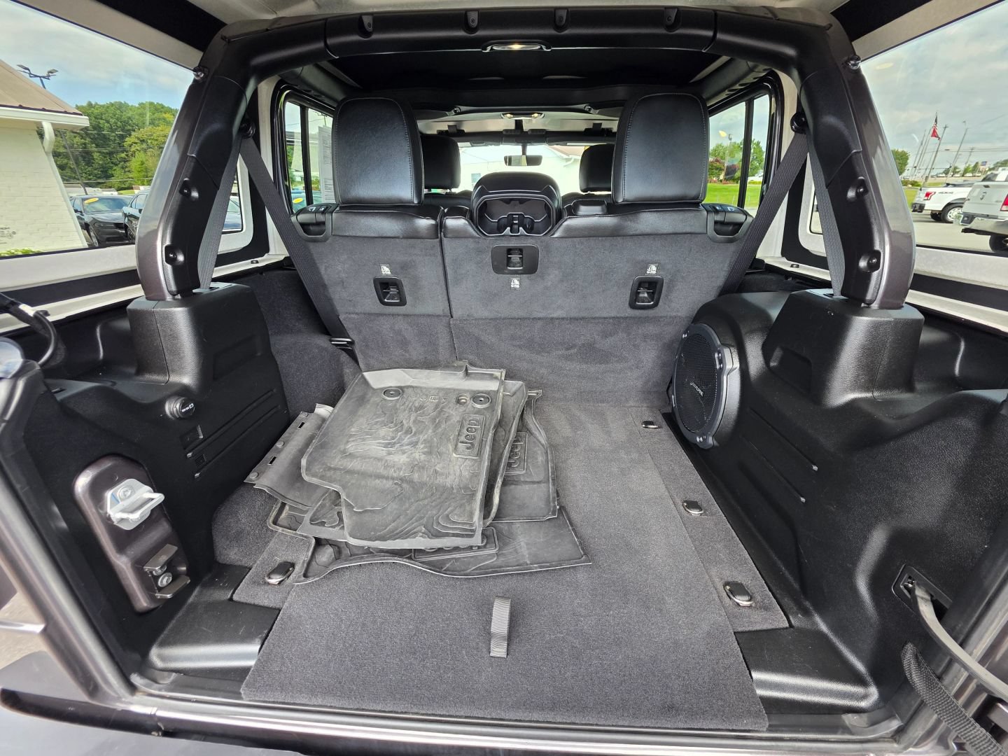 Used 2021 Jeep Wrangler Unlimited Sahara AWD/4WD image 33