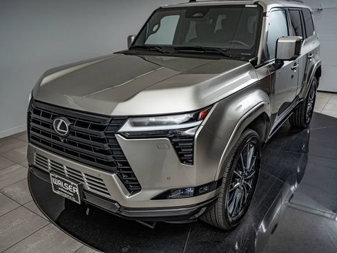 Used 2024 Lexus GX 550 w/ Accessory Package (Z1) AWD/4WD image 14