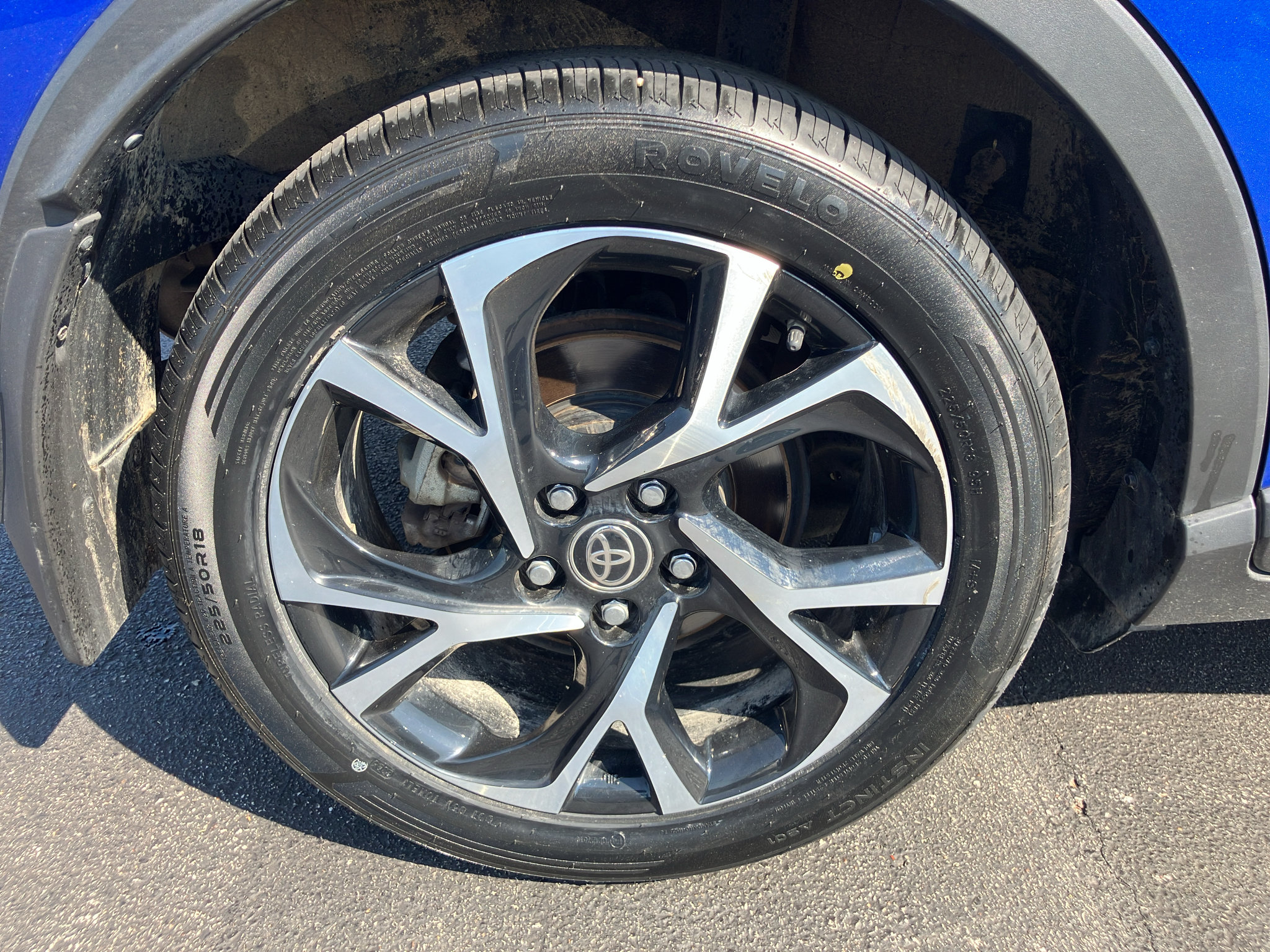 Used 2021 Toyota C-HR XLE FWD image 9