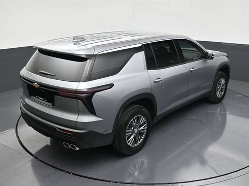 Used 2024 Chevrolet Traverse LS FWD image 16