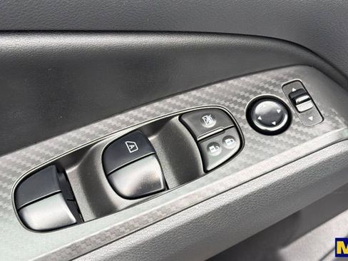 Used 2024 Nissan Altima 2.5 SV FWD image 12