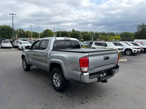 Used 2017 Toyota Tacoma SR5 w/ Tow Package AWD/4WD image 6