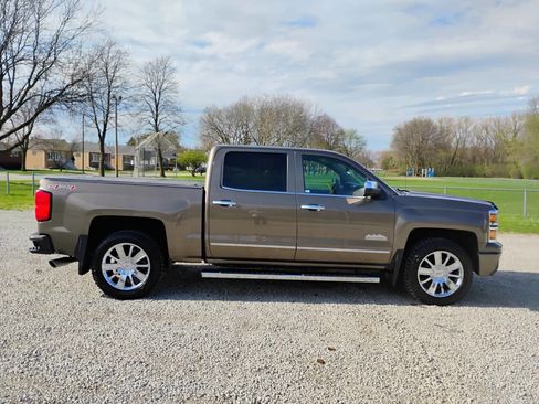 Used 2015 Chevrolet Silverado 1500 High Country w/ High Country Premium Package AWD/4WD image 15