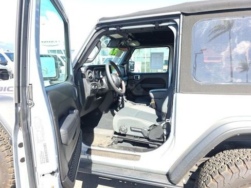 Used 2024 Jeep Wrangler Rubicon image 10
