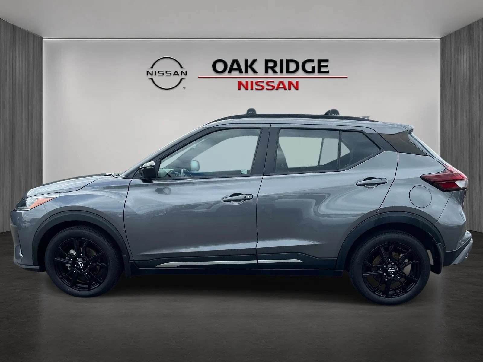 Used 2023 Nissan Kicks SR w/ Exterior Package FWD image 6