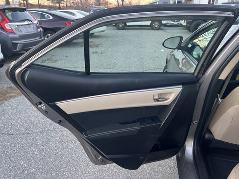 Used 2015 Toyota Corolla LE FWD image 17