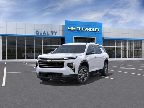 New 2026 Chevrolet Traverse LT w/ Driver Confidence Package FWD image 8
