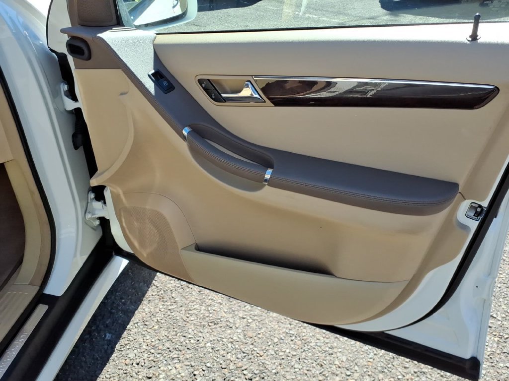 Used 2010 Mercedes-Benz R 350 4MATIC image 10