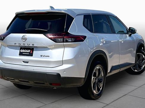 Used 2024 Nissan Rogue SV AWD/4WD image 13