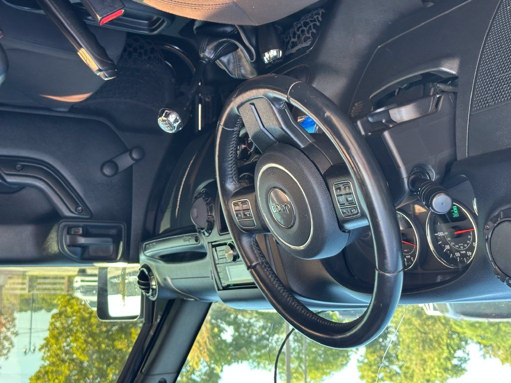 Used 2018 Jeep Wrangler Sport w/ Connectivity Group AWD/4WD image 19