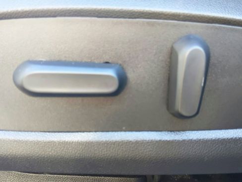 Used 2019 GMC Acadia SLE image 18