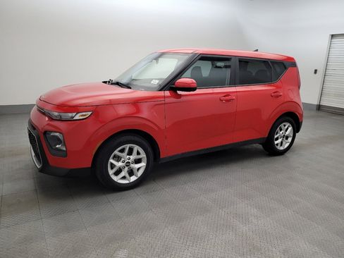 Used 2022 Kia Soul LX w/ Technology Package FWD image 2