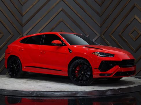 Used 2023 Lamborghini Urus S image 1