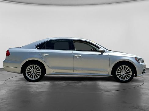Used 2016 Volkswagen Passat 1.8T SE FWD image 7