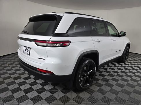 New 2025 Jeep Grand Cherokee Limited w/ Black Appearance Package image 4