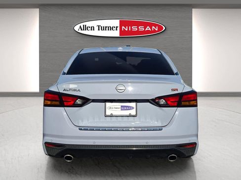 Used 2023 Nissan Altima 2.5 SR w/ SR Premium Package image 7