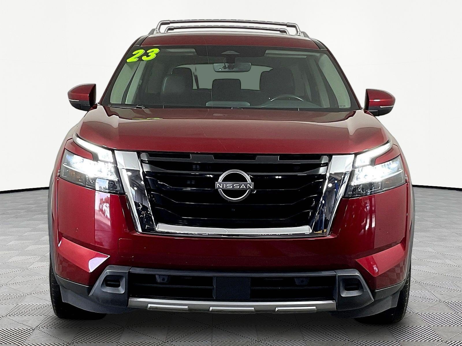 Used 2023 Nissan Pathfinder SL AWD/4WD image 2