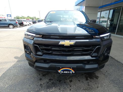 Used 2025 Chevrolet Colorado LT w/ LT Convenience Package AWD/4WD image 5