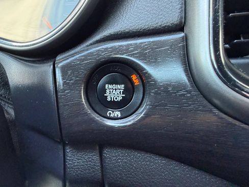 Used 2018 Jeep Grand Cherokee Altitude AWD/4WD image 23
