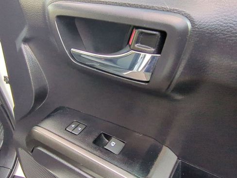 Used 2022 Toyota Tacoma TRD Off-Road image 23