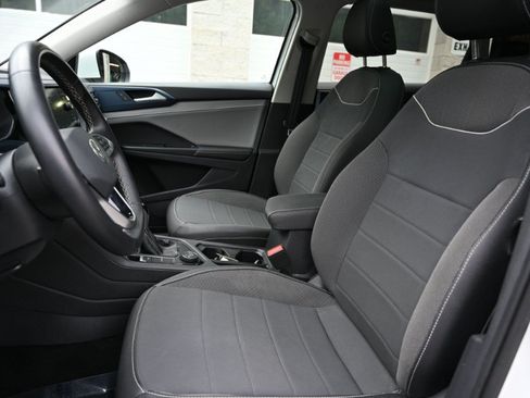 Used 2024 Volkswagen Taos SE AWD/4WD image 16
