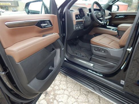 Used 2026 Chevrolet Suburban High Country w/ Sun And Tow Package image 24