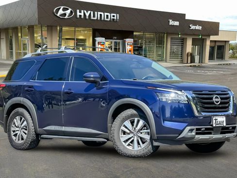 Used 2022 Nissan Pathfinder SL w/ Cargo Package FWD image 2