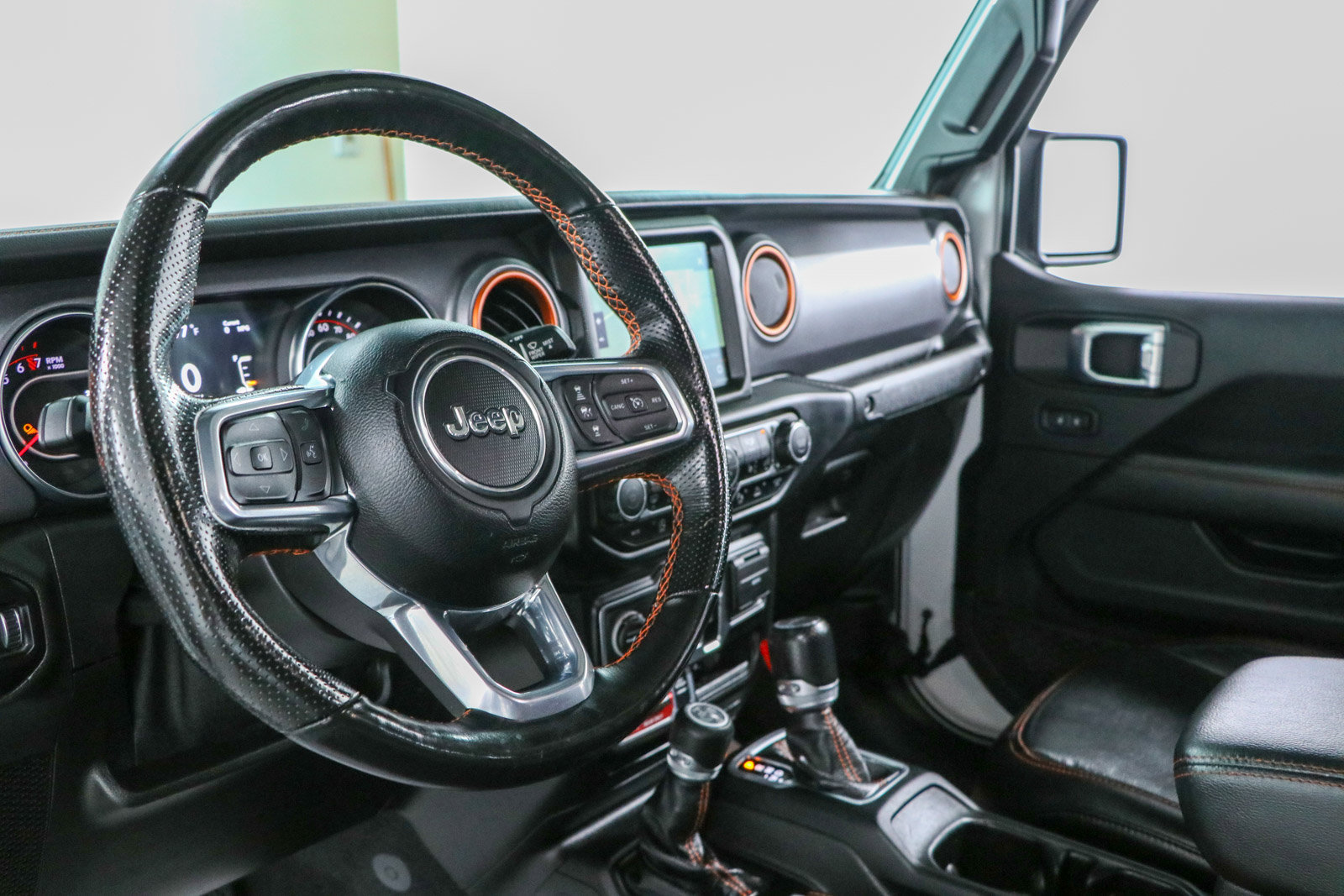 Used 2021 Jeep Gladiator Mojave AWD/4WD image 22