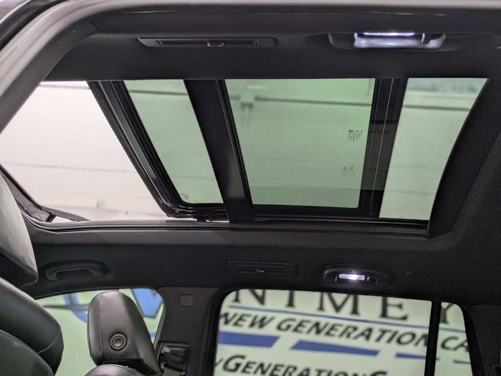 Used 2024 Cadillac XT6 Sport AWD/4WD image 6