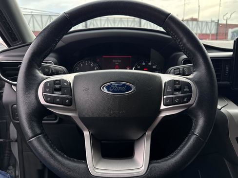 Used 2022 Ford Explorer XLT w/ Equipment Group 202A image 18