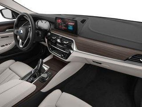Used 2018 BMW 530i RWD image 9