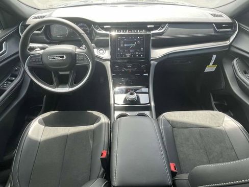 New 2025 Jeep Grand Cherokee L Laredo image 12