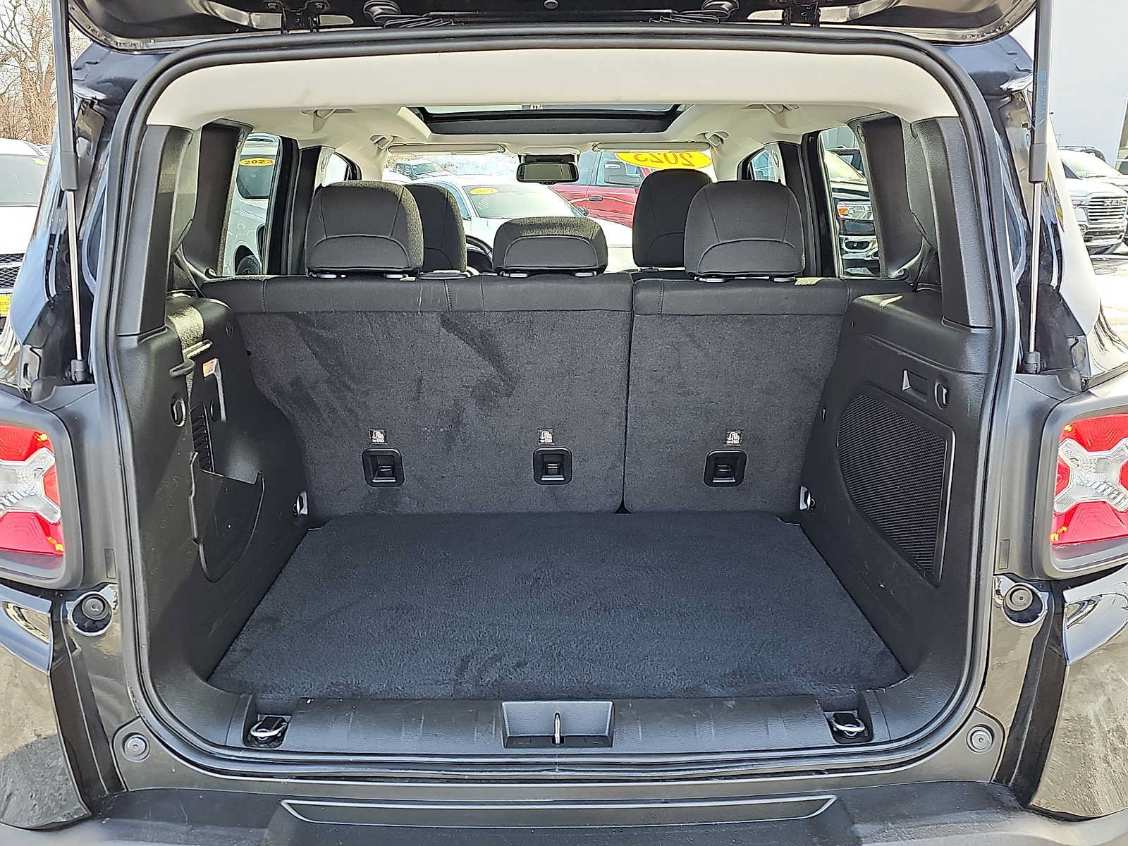 Certified 2023 Jeep Renegade Latitude w/ Sun/Sound Group AWD/4WD image 29
