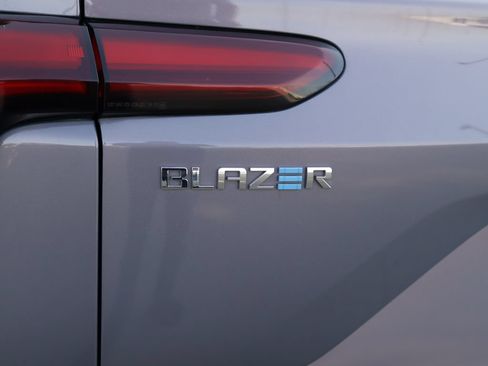 Used 2025 Chevrolet Blazer EV LT AWD/4WD image 36