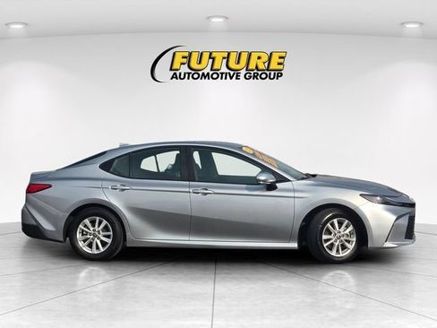 Used 2025 Toyota Camry LE FWD image 4