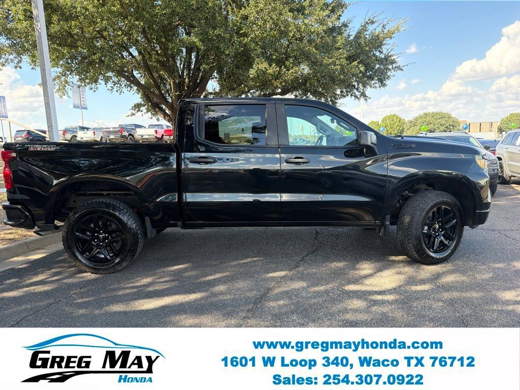 Used 2024 Chevrolet Silverado 1500 Custom Trail Boss w/ Turbomax Blackout Package AWD/4WD image 2