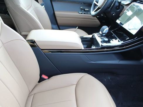 New 2026 Land Rover Range Rover Sport SE image 3