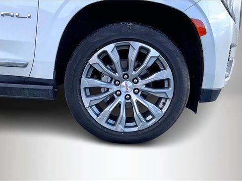 Used 2023 GMC Yukon Denali image 8