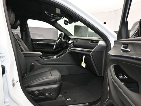 Used 2024 Jeep Grand Cherokee L Overland image 36