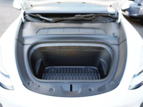 Used 2022 Tesla Model Y Long Range image 42