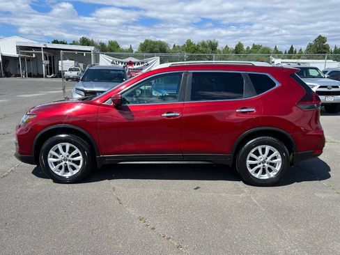 Used 2018 Nissan Rogue SV AWD/4WD image 2