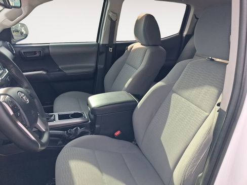 Used 2019 Toyota Tacoma SR5 RWD image 9