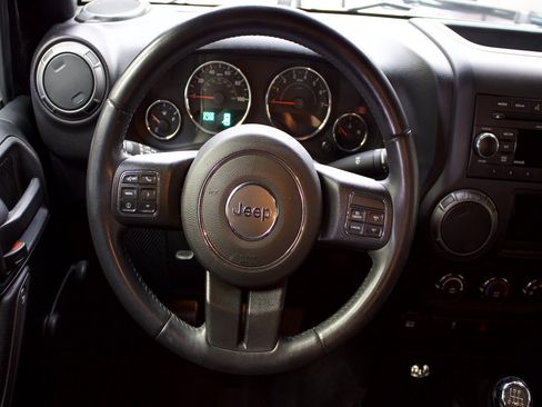 Used 2018 Jeep Wrangler Unlimited Sport w/ Connectivity Group image 37