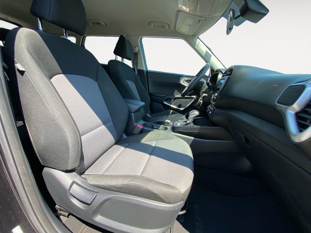 Used 2025 Kia Soul LX w/ LX Technology Package FWD image 15