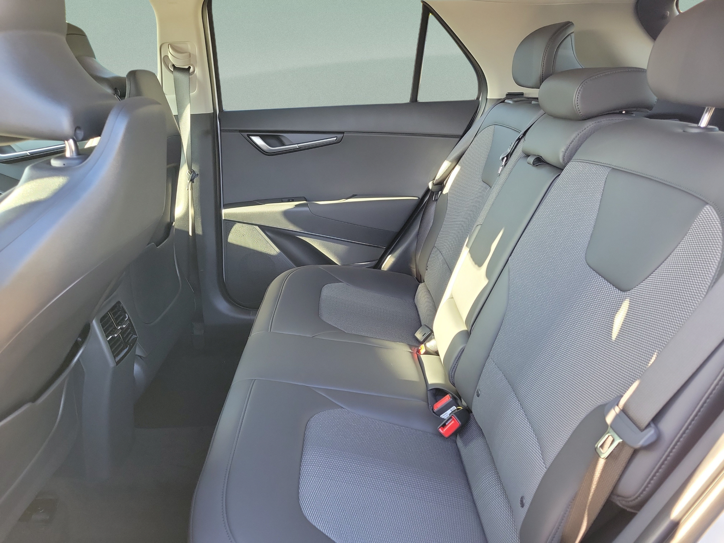 New 2026 Kia Niro EX FWD image 6