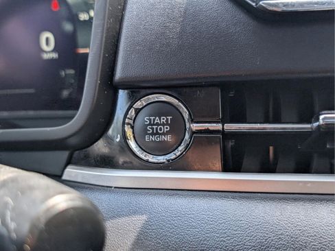 Used 2022 Mitsubishi Outlander SE image 42