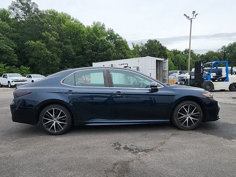 Used 2021 Toyota Camry SE w/ Convenience Package FWD image 6