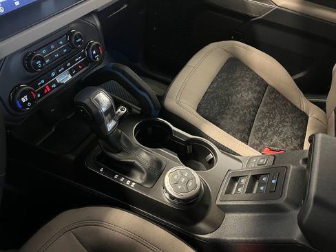 Used 2023 Ford Bronco Wildtrak image 26